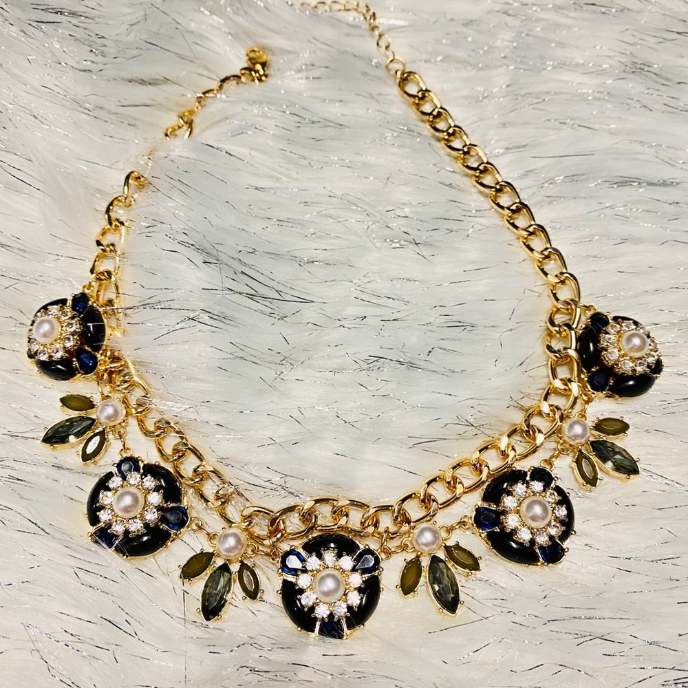Statement necklace
